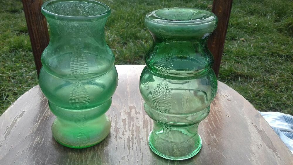 Dwa wazony zielone z 70 lat