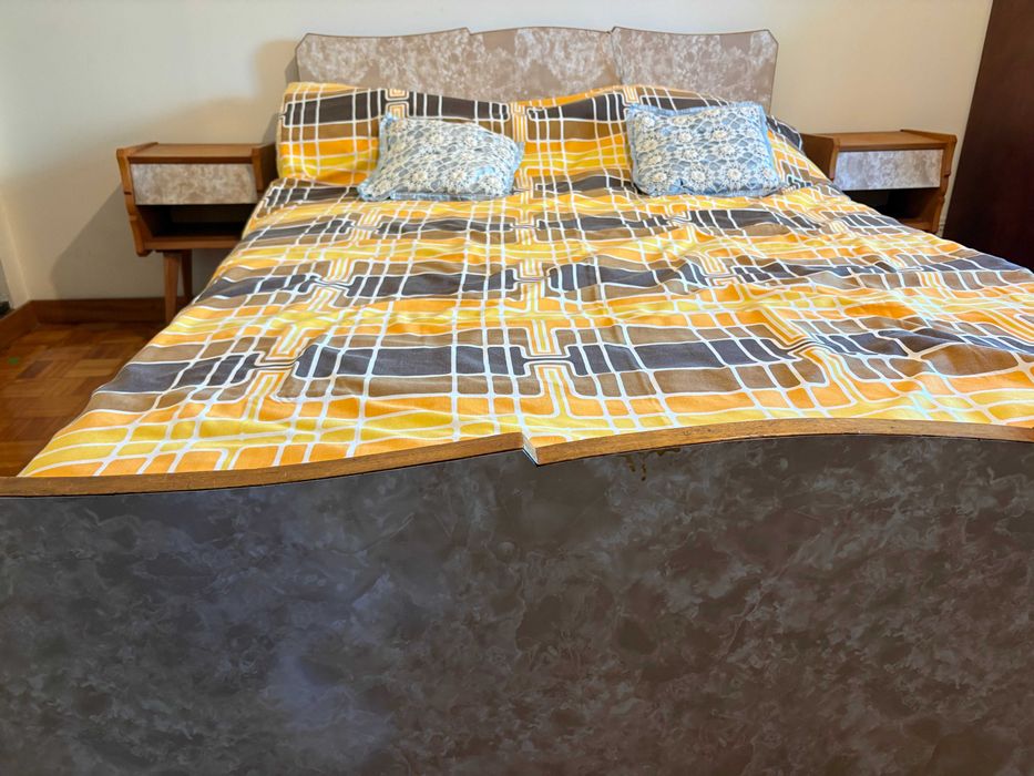 Conjunto - cama, cómoda, roupeiro, 2 mesas de cabeceira e pechiché