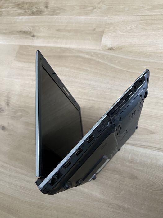 Laptop ASUS X50RL wraz z ładowarką