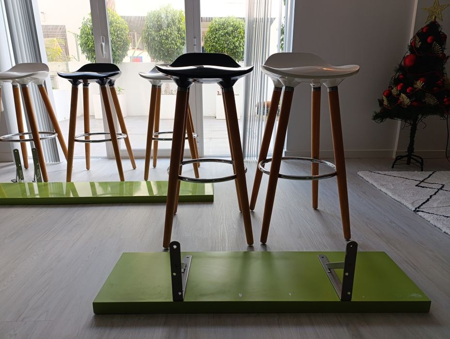 5 Cadeiras Altas Design + 2 Prateleiras | Excelente Estado.......