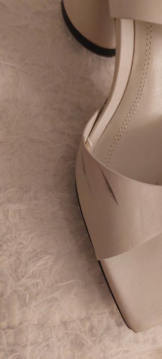 Sandalias Zara brancas 36