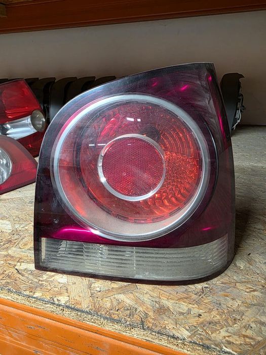 VW POLO 9N3 LAMPA PRAWA TYLNA TYŁ