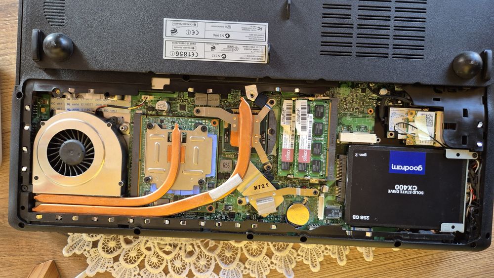 Laptop MSi Ge700 i5 8gb ram SSD 256gb 17.3"