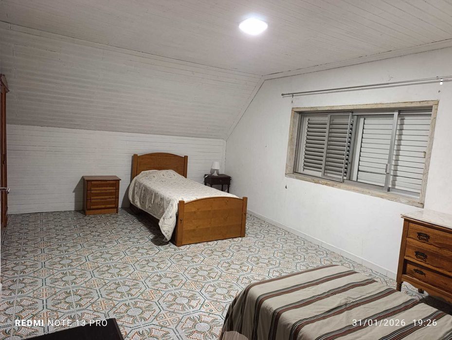 ALUGO QUARTO CHARNCA DA CAPARICA