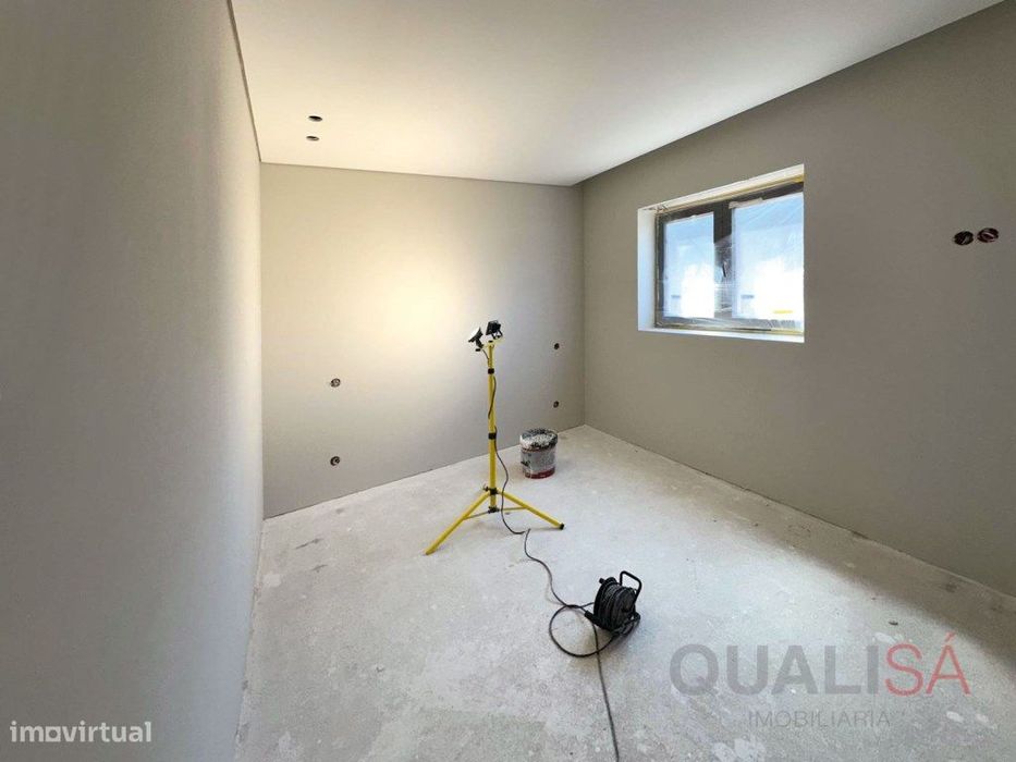 Apartamento T2 novo com logradouro e lugar de garagem em Ferreiros ...