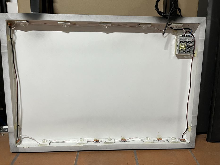 2 Reclames com iluminação/reator