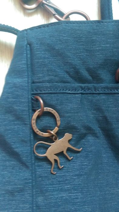 Cумка б/у женская деловая, под ноутбук Kipling с брелком.