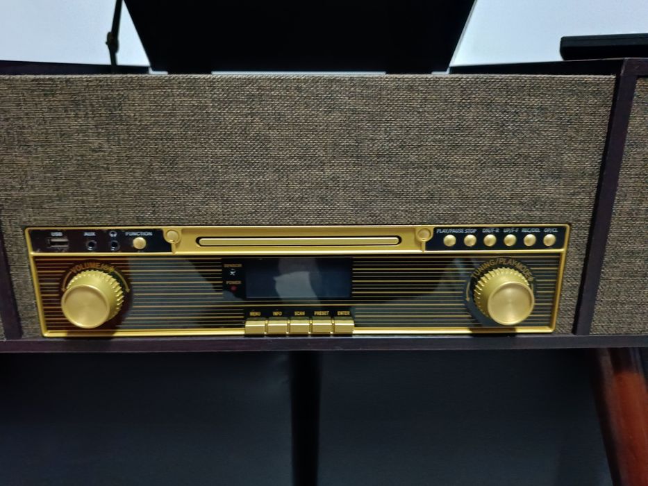 Radio Gramofon  na nogach