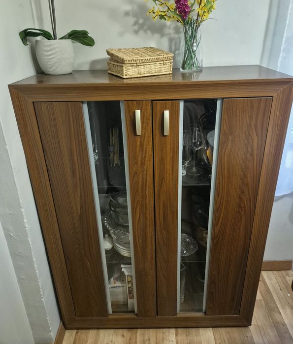 komoda ciemne drewno