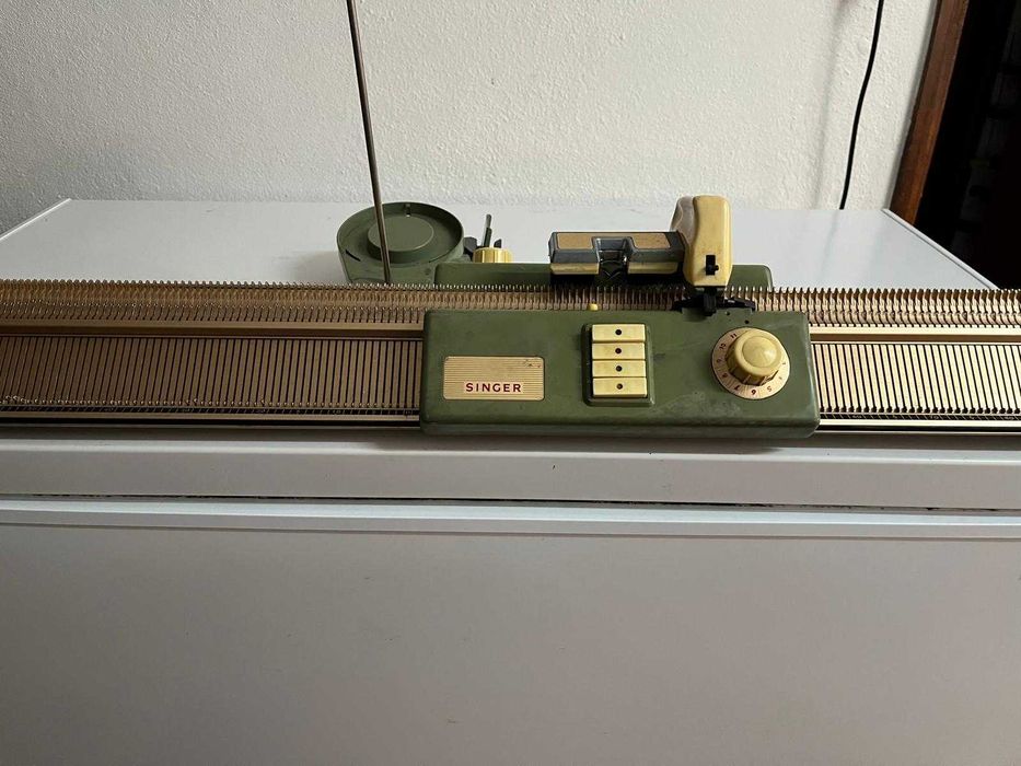 Máquina de tricotar Singer