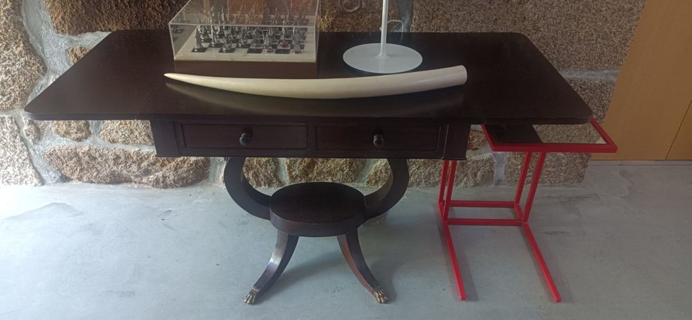 Mesa de apoio estilo inglês