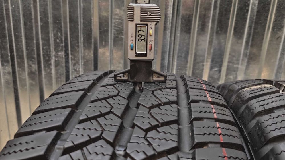 шини 215/65R16C Semperit. 10мм. Bridgestone резина зимова