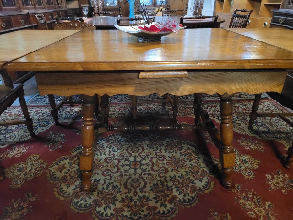 Mesa antiga extensível - Muito bom estado geral - Só a me