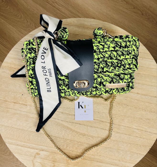 Mala luxuosa em crochet feita a mão