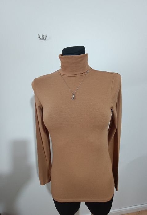 Camelowy cienki golf firmy Amisu nowy rozmiar XS 34/36