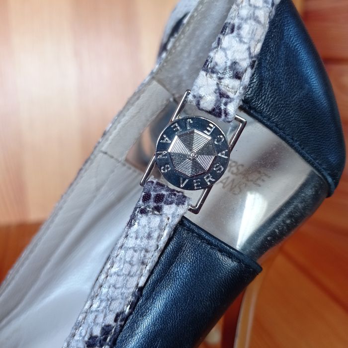 VERSACE oryginalne szpilki skóra r. 37