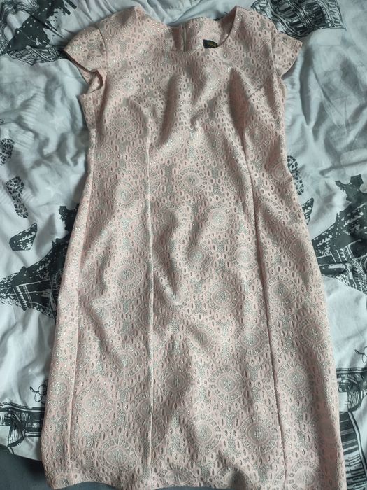 Sukienka różowo- brokatowa