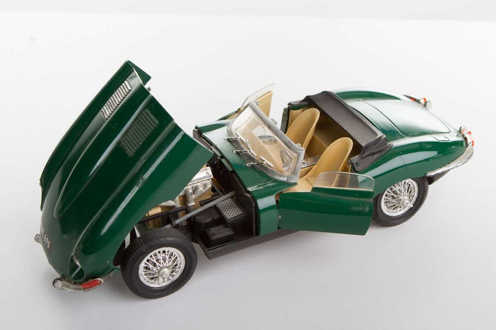 Model metalowy auto kolekcja bburago Dodge Mercedes Bugatti Ferrari
