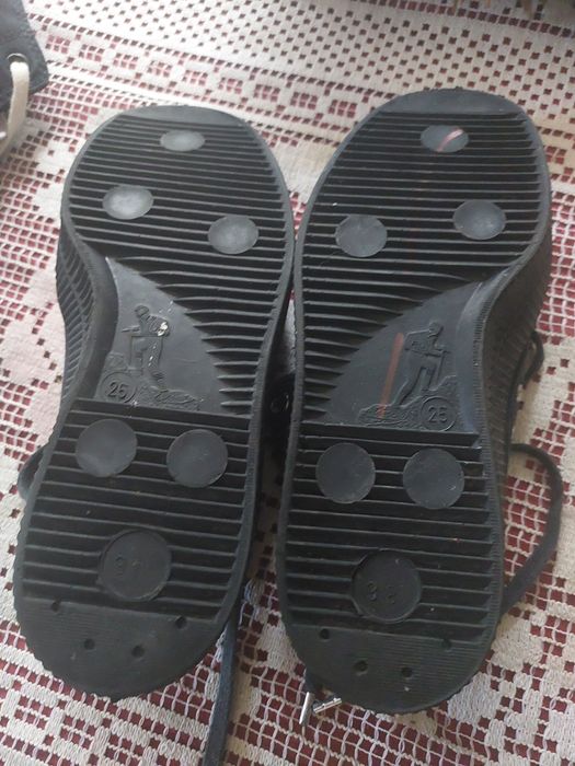 Кеди,дві пари,продаються.