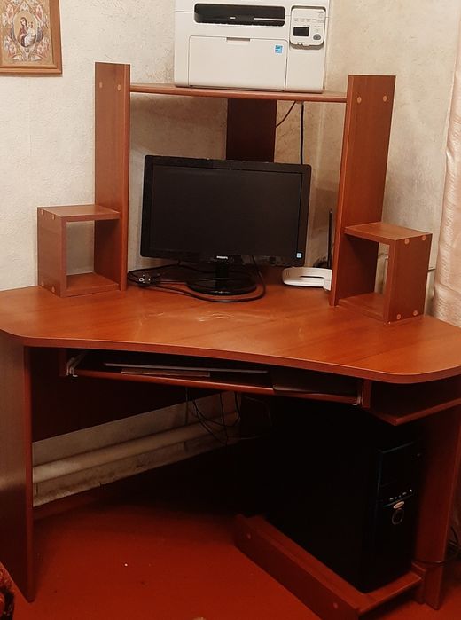 Компьютерный стол