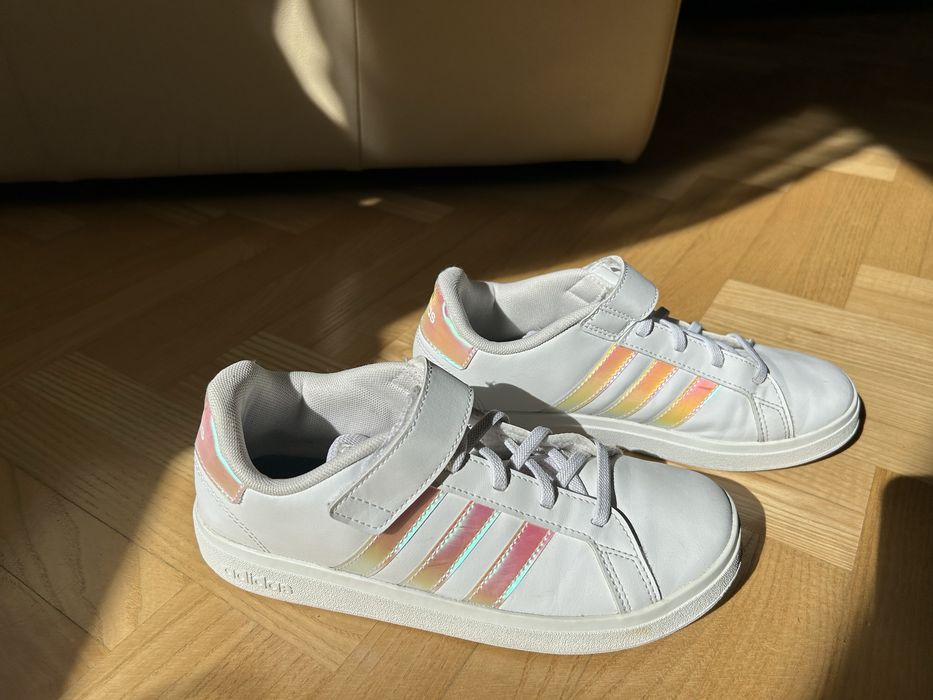 Buty Adidas rozm. 36 i 2/3, długość wkładki 23,5 cm