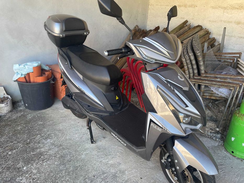 Vendo mota elétrica Neovolt Pulse 72V 250W (0,25 kW) com apenas 750 kms rodados