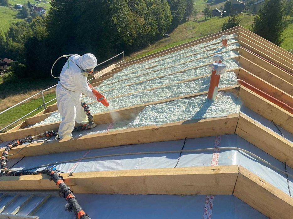 Ocieplenie poddasza pianą PUR, ocieplanie pianką PUR, hydroizolacja i naprawa dachu membraną