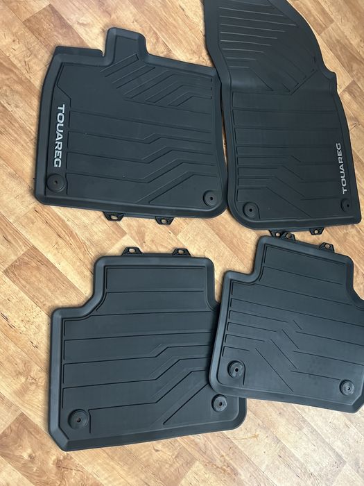 Коврики Оригінал VW Touareg ,Tiguan 3 7L 7P 76106150082V гума