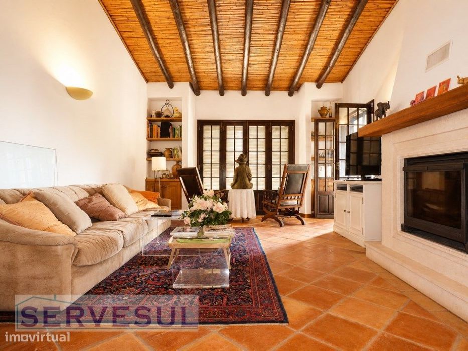 Quinta com 8,4 hectares, duas casas, arrecadações e barragem, local...