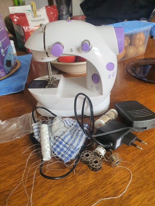 Mini maszyna do szycia