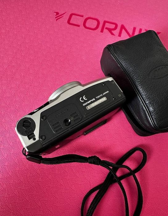 Olympus SuperZoom 115 - стильна плівкова камера