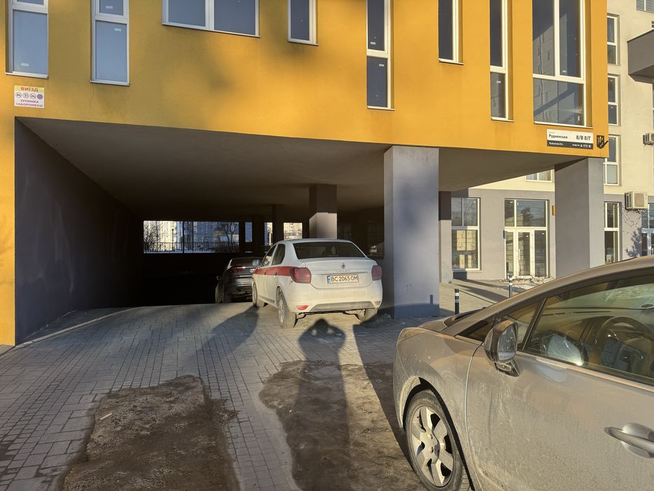 Оренда паркомісця у підземному паркінгу — ЖК Ріел Сіті вул. Рудненська