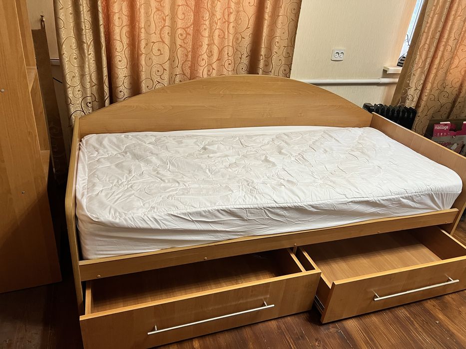 Ліжко з матрасом