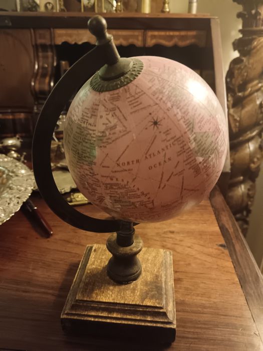 Globo terrestre pequeno
