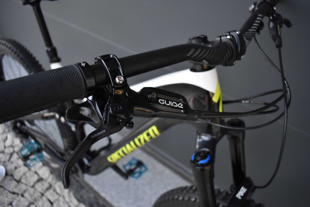 Rower Specialized StumpJumper Carbon.