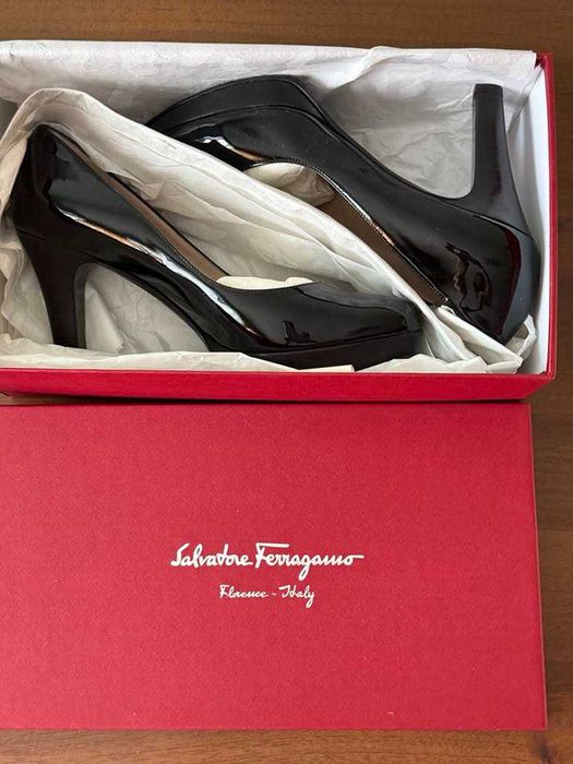 Туфлі Salvatore Ferragamo оригінал 38,5 лакована шкіра взуті 2 рази