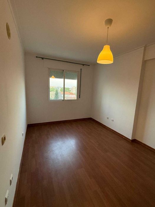 T2 Solarengo (Sul) com 2 WC, 2 Varandas, Vista Rio Sado e Lareira (Sem Mobília)