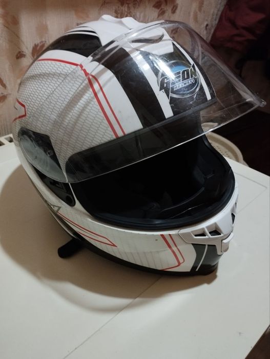 Продам шолом geon helmets