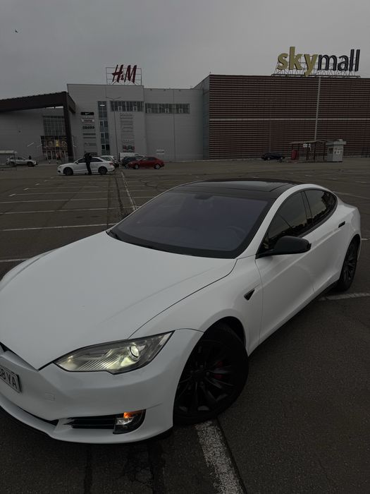 Tesla Model S P85