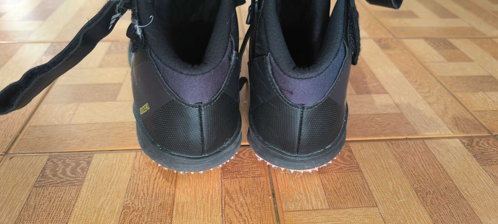 Sapatilhas de Running - Lançamento de Dardo