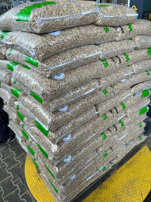 Pellet drzewny z certyfikatem ENplus A1 w workach 15 kg.