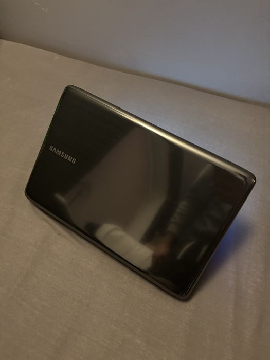 Laptop samsung R540