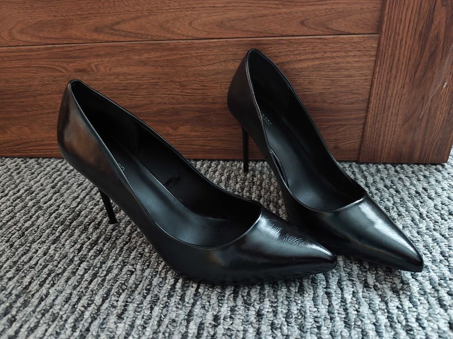 Czarne szpilki z ekoskóry Even&Odd 45