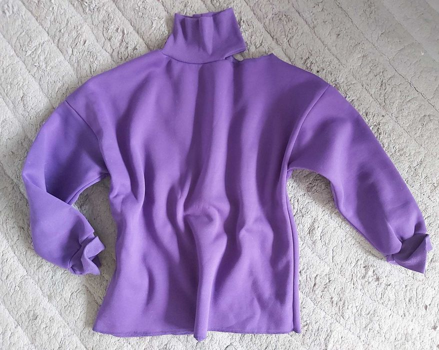 Golf fiolet lila fioletowy duzy oversize gołe ramię