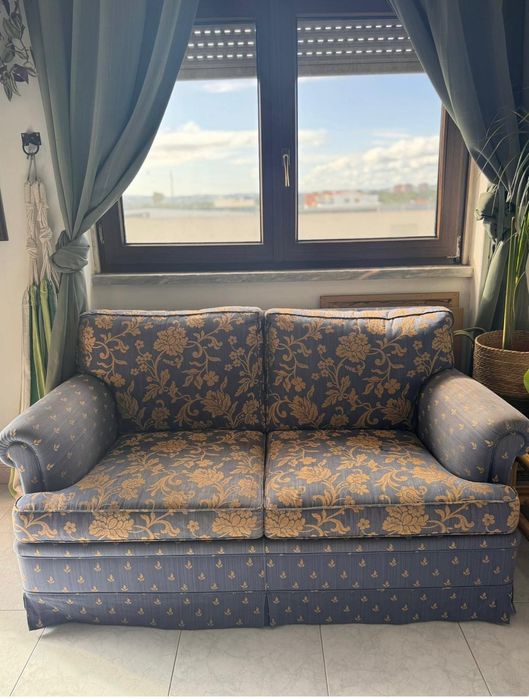 2 sofas, 1 is a bed sofa, very cozy