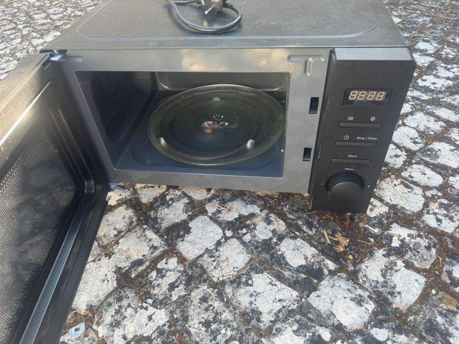 Microondas preto com espelho