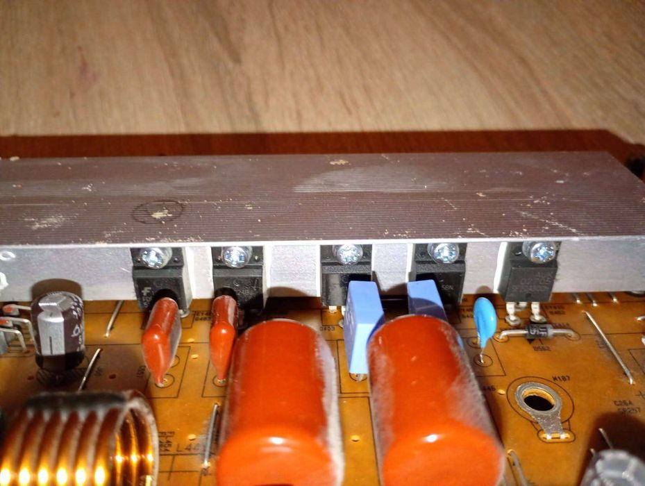 Naprawa płyt głównych, zasilania w piecach C.O, pompach ciepła, AGD