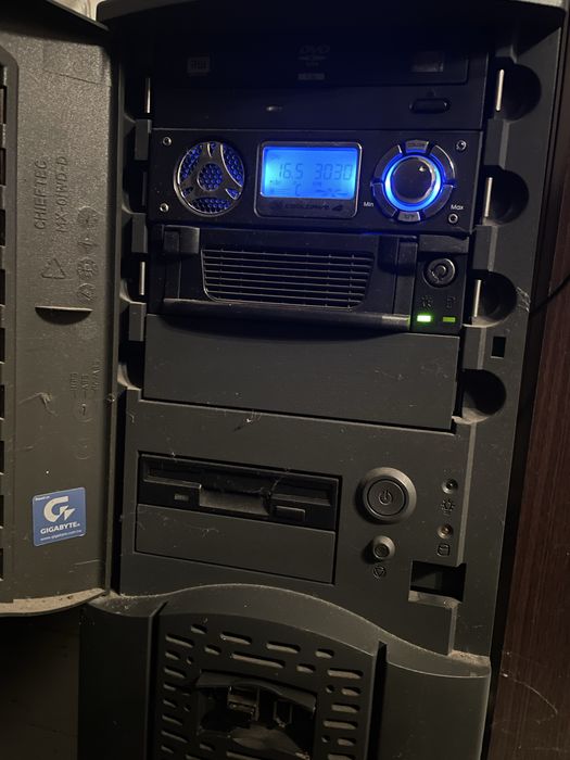 Komputer stacjonarny Windows XP + monitor