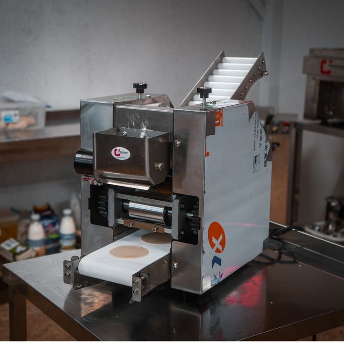 Машина для лепки пельмени вареники