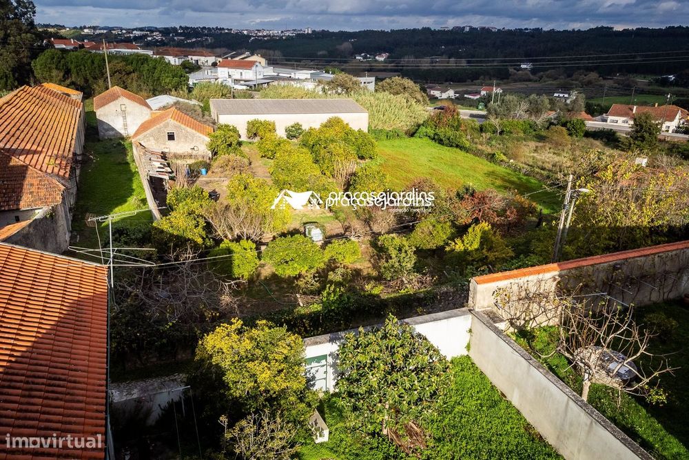 Terreno Urbano destinado a construção — Parceiros E Azoia, Leiria